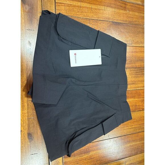 Lululemon Relaxed-Fit Super-High-Rise Cargo Short 4" Sz 4-6 - Picture 3 of 5